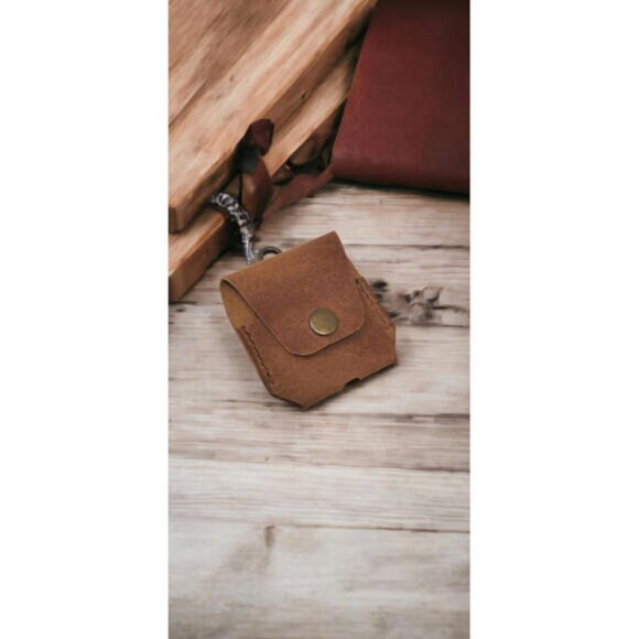 Genuine Handmade Leather AirPods Case Cover with Keychain, Protective Case - Picture 3 of 3